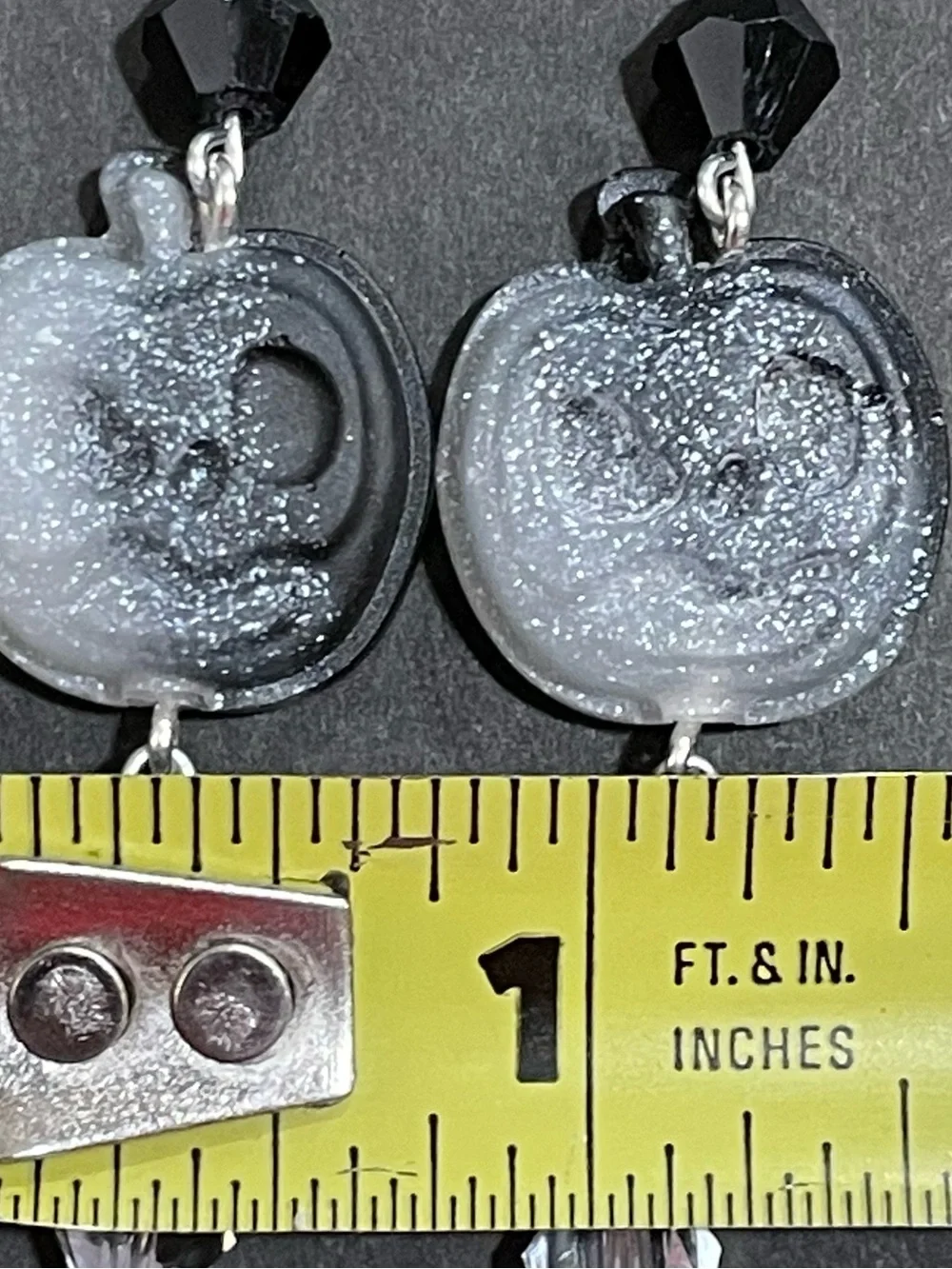 Twisted Wonderland Inspired Groovy Candy Earrings Epel Felmier (Nightmare Suit)